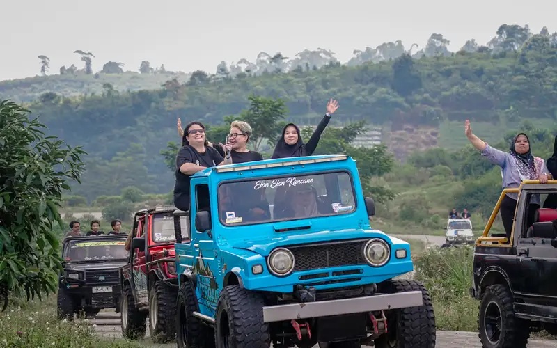 Jeep Adventure Short 1 - konvoi jeep susur kebun teh Kemuning