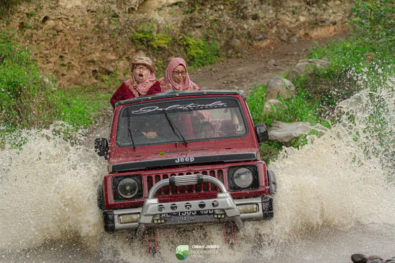 Konvoi Jeep Kebun Teh Kemuning