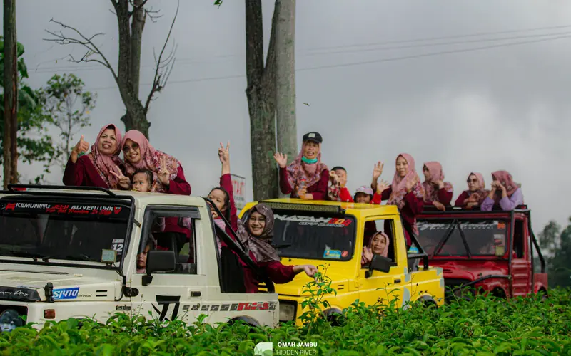 Foto Bersama Jeep Kemuning